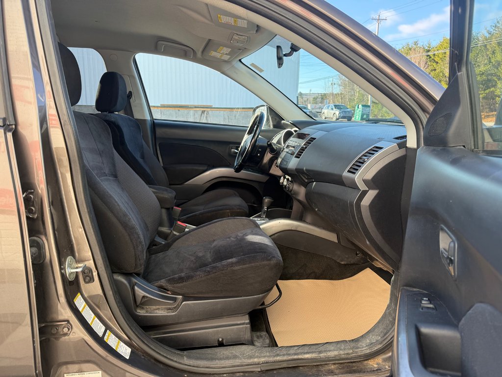2011 Mitsubishi OUTLANDER SE LS, keyless entry, backup camera, Bluetooth in Kentville, Nova Scotia - 19 - w1024h768px