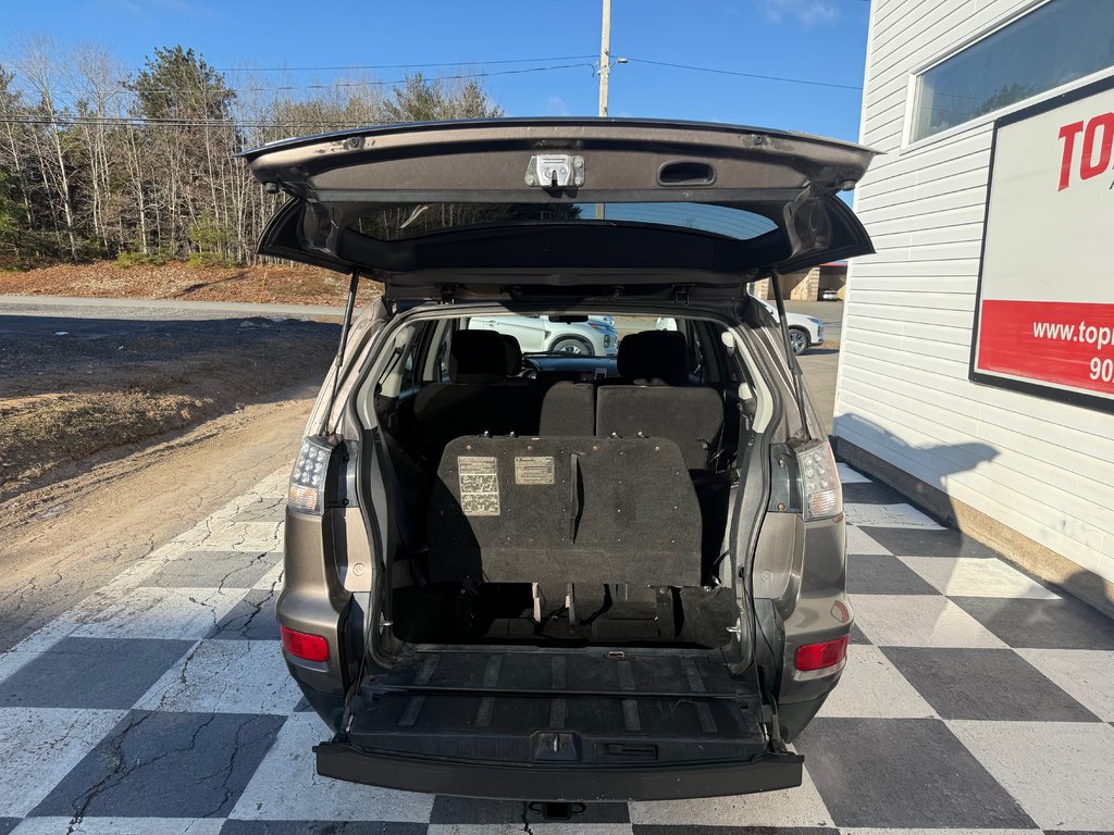 2011 Mitsubishi OUTLANDER SE LS, keyless entry, backup camera, Bluetooth in Kentville, Nova Scotia - 15 - w1024h768px