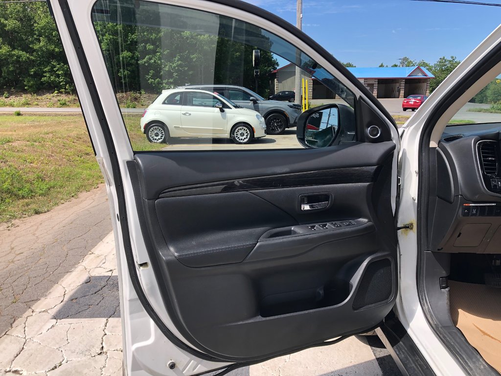 2016 Mitsubishi Outlander GT in COLDBROOK, Nova Scotia - 18 - w1024h768px