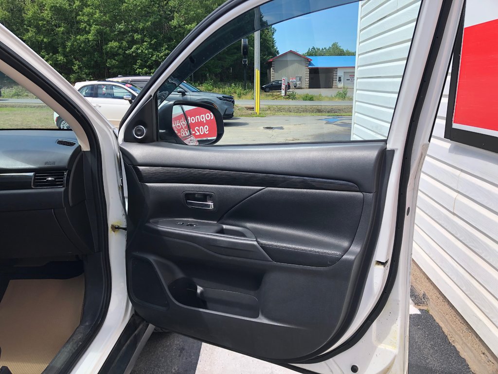 2016 Mitsubishi Outlander GT in COLDBROOK, Nova Scotia - 3 - w1024h768px