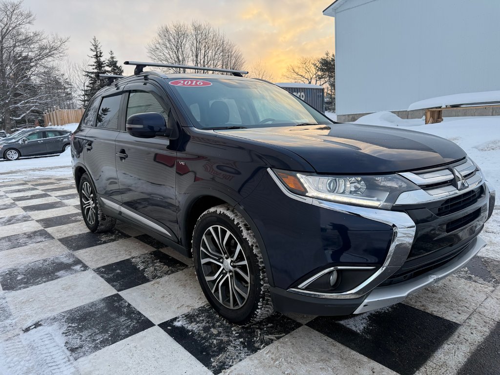 2016 Mitsubishi OUTLANDER SE, keyless entry, Cruise control, Bluetooth in Kentville, Nova Scotia - 3 - w1024h768px