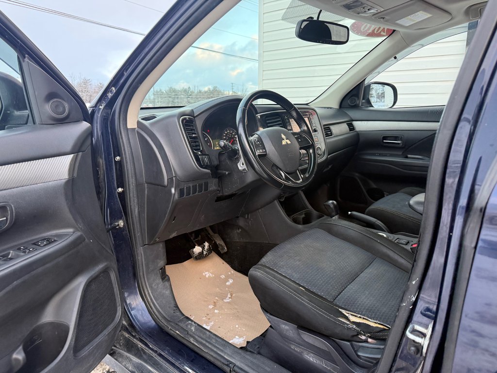 2016 Mitsubishi OUTLANDER SE, keyless entry, Cruise control, Bluetooth in Kentville, Nova Scotia - 9 - w1024h768px