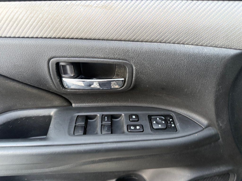 2016 Mitsubishi OUTLANDER SE, keyless entry, Cruise control, Bluetooth in Kentville, Nova Scotia - 8 - w1024h768px