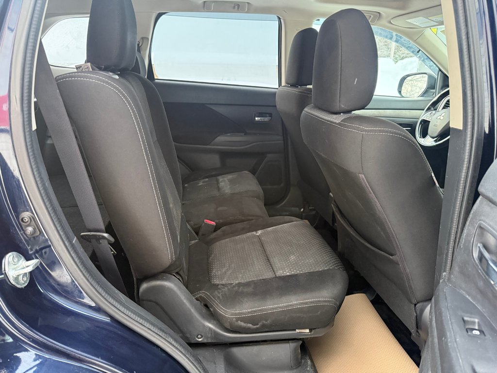 2016 Mitsubishi OUTLANDER SE, keyless entry, Cruise control, Bluetooth in Kentville, Nova Scotia - 18 - w1024h768px
