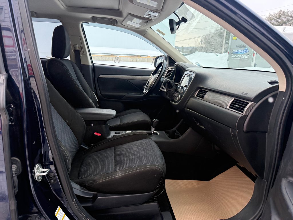 2016 Mitsubishi OUTLANDER SE, keyless entry, Cruise control, Bluetooth in Kentville, Nova Scotia - 20 - w1024h768px