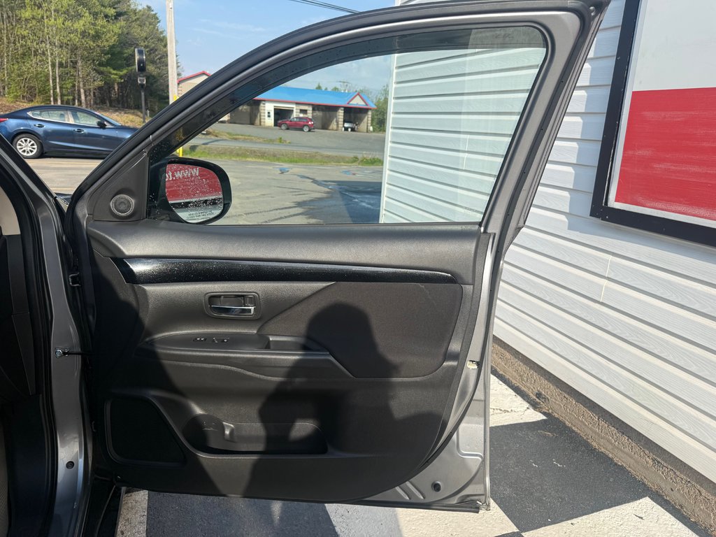 Mitsubishi OUTLANDER SE, keyless entry, backup camera, Bluetooth 2020 à COLDBROOK, Nouvelle-Écosse - 18 - w1024h768px