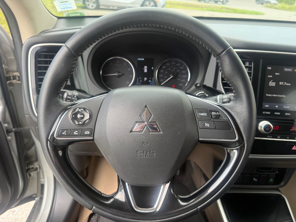 2020 Mitsubishi OUTLANDER ES, keyless entry, backup camera, Bluetooth in COLDBROOK, Nova Scotia - 10 - w1024h768px