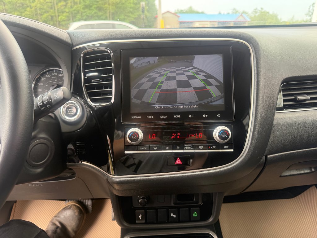2020 Mitsubishi OUTLANDER ES, keyless entry, backup camera, Bluetooth in COLDBROOK, Nova Scotia - 12 - w1024h768px