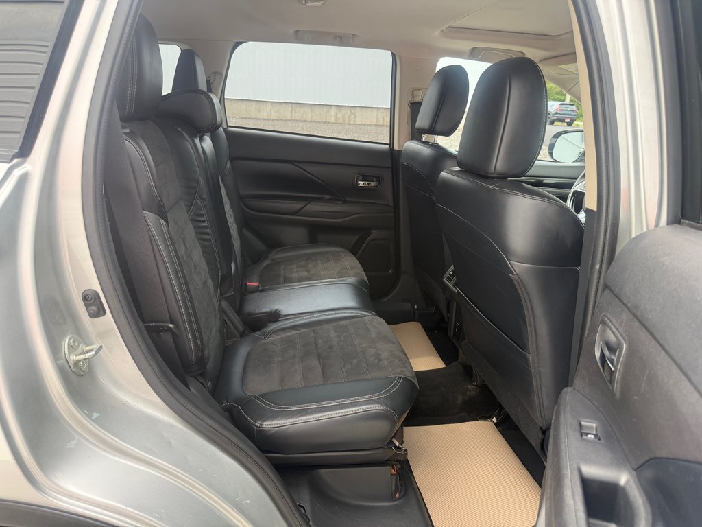 2020 Mitsubishi OUTLANDER ES, keyless entry, backup camera, Bluetooth in COLDBROOK, Nova Scotia - 18 - w1024h768px