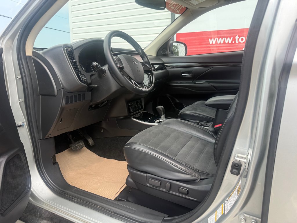 2020 Mitsubishi OUTLANDER ES, keyless entry, backup camera, Bluetooth in COLDBROOK, Nova Scotia - 9 - w1024h768px
