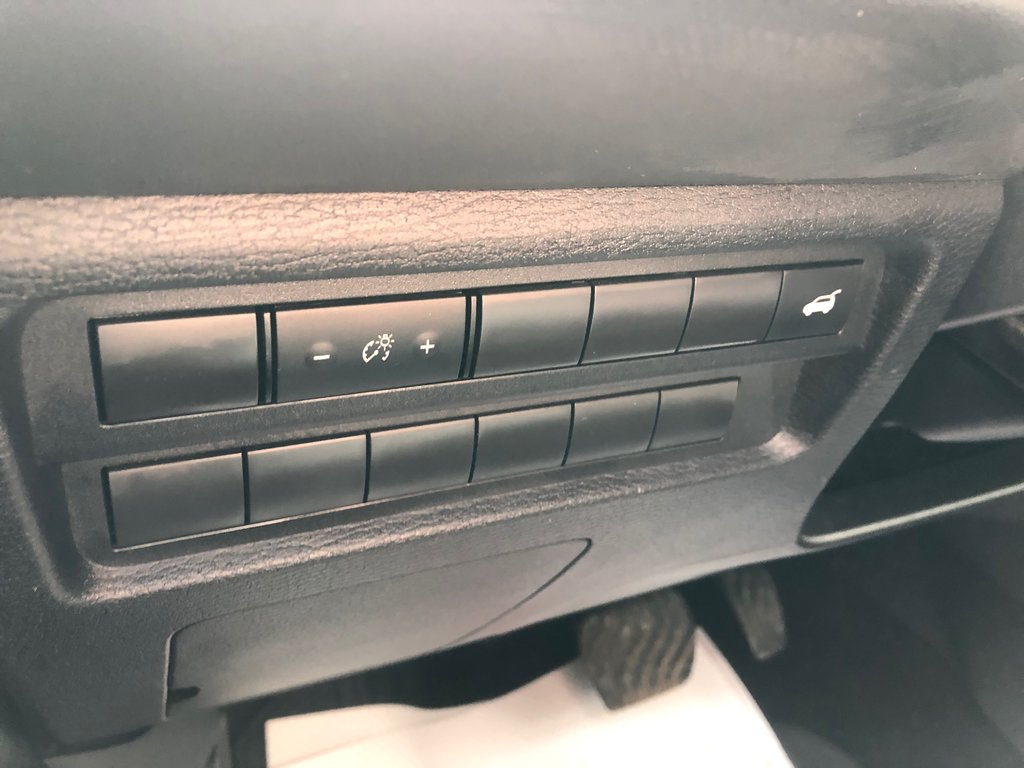 2022 Mitsubishi Outlander LE - sunroof, power & heated seats, reverse camera in Kentville, Nova Scotia - 8 - w1024h768px