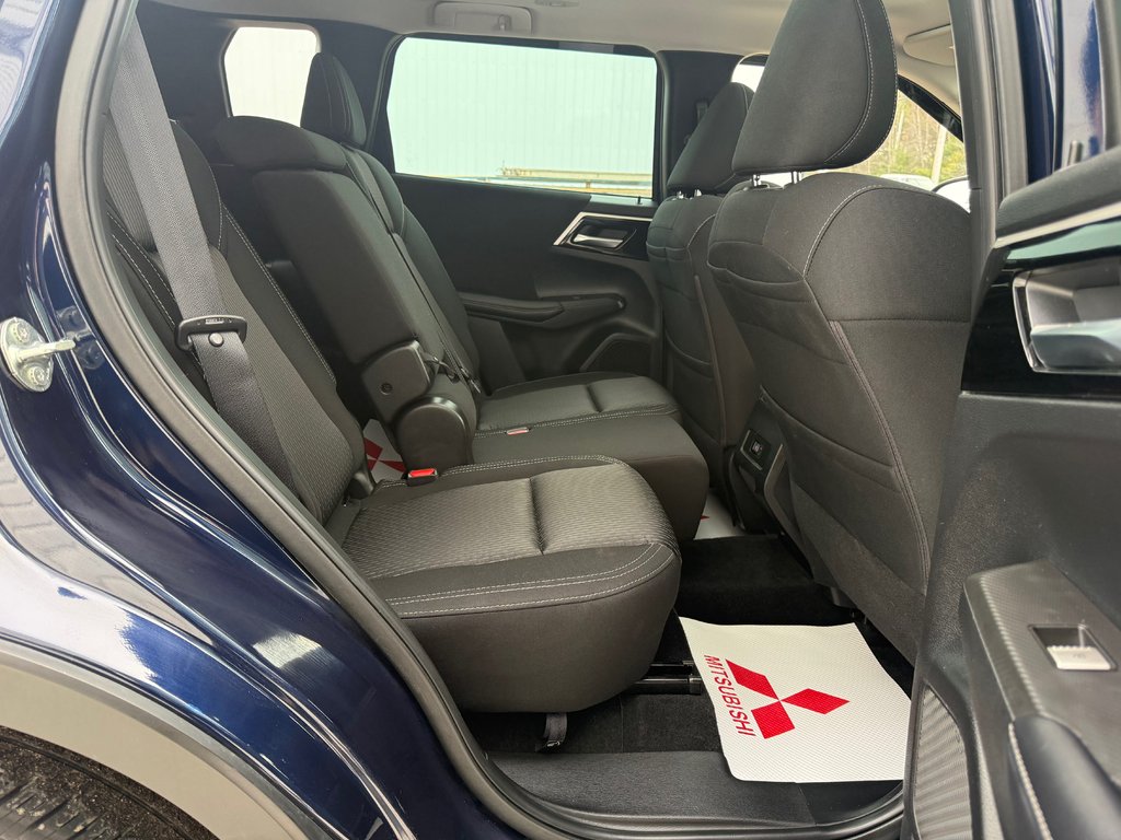 2023 Mitsubishi Outlander LE S-AWC, keyless entry, backup camera, Bluetooth in Kentville, Nova Scotia - 18 - w1024h768px