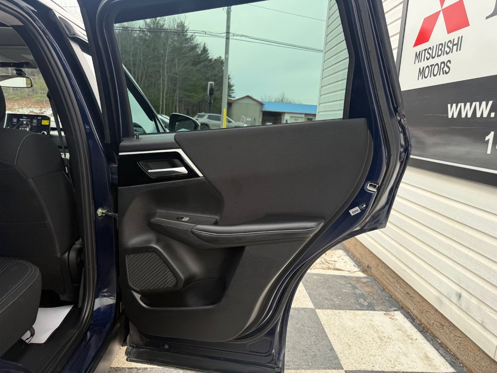 2023 Mitsubishi Outlander LE S-AWC, keyless entry, backup camera, Bluetooth in Kentville, Nova Scotia - 17 - w1024h768px