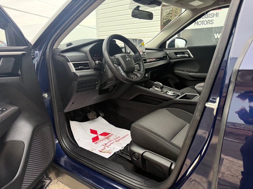 2023 Mitsubishi Outlander LE S-AWC, keyless entry, backup camera, Bluetooth in Kentville, Nova Scotia - 9 - w1024h768px
