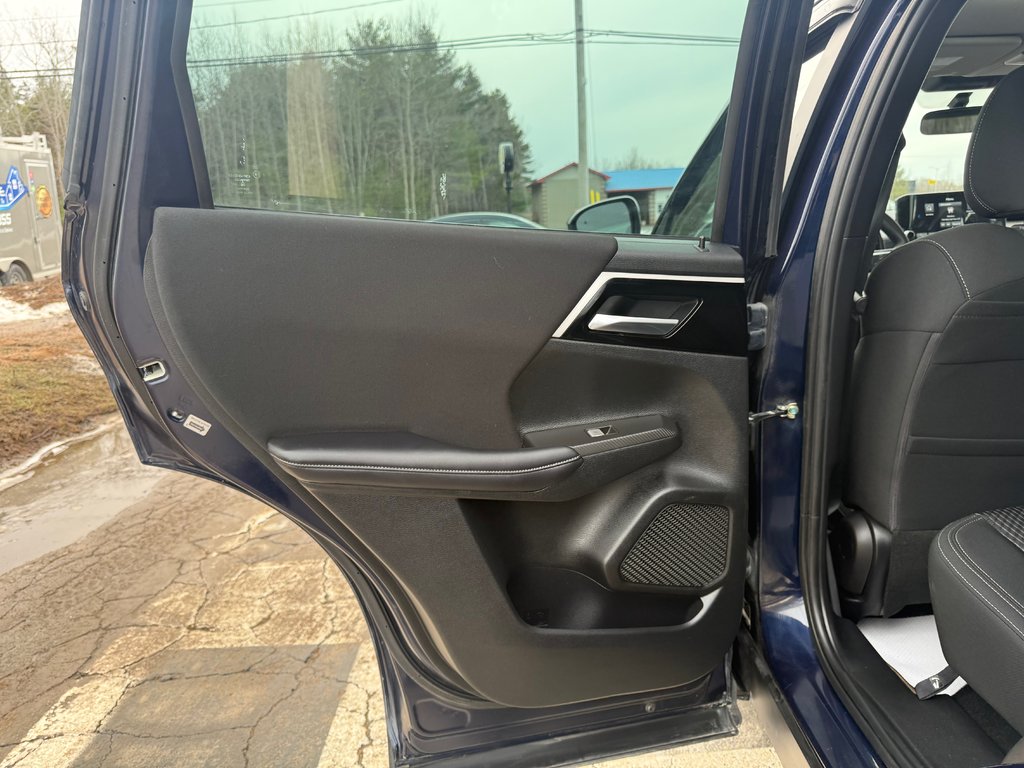 2023 Mitsubishi Outlander LE S-AWC, keyless entry, backup camera, Bluetooth in Kentville, Nova Scotia - 14 - w1024h768px