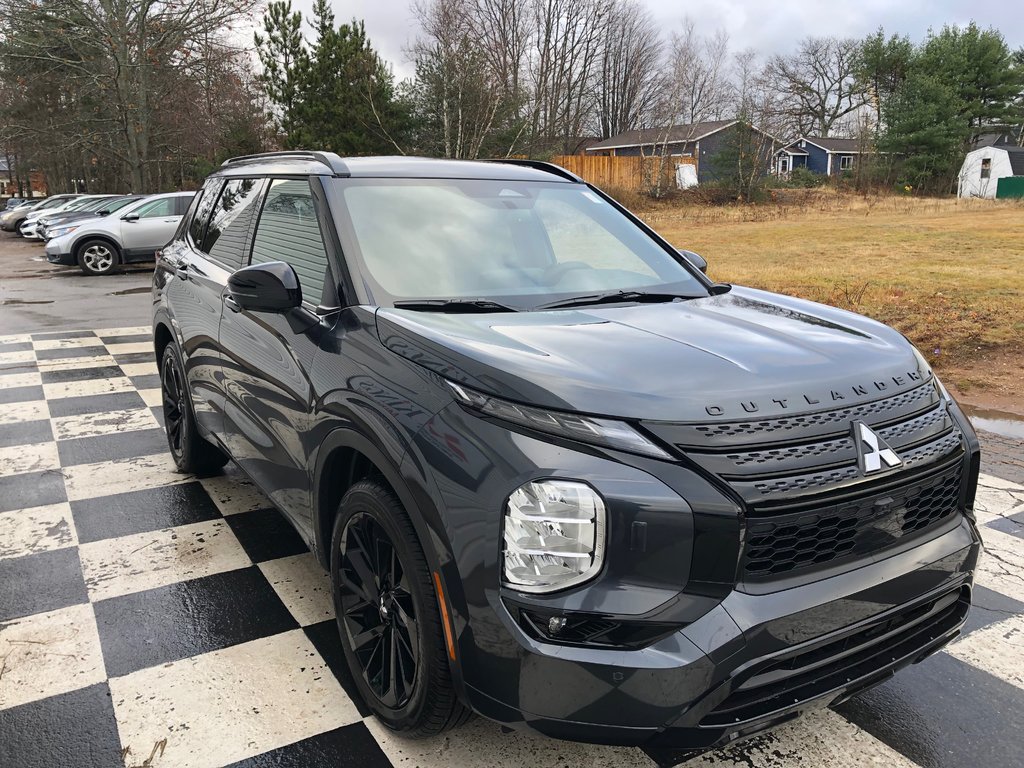 2024 Mitsubishi Outlander NOIR S-AWC TWO TONE ROOF in Kentville, Nova Scotia - 3 - w1024h768px