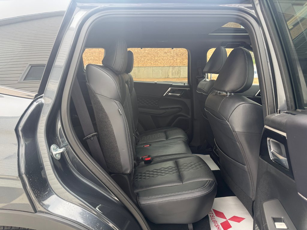 2024 Mitsubishi Outlander PHEV, NOIR Edition, keyless entry, heated seats in Kentville, Nova Scotia - 21 - w1024h768px