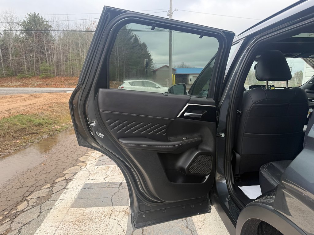 2024 Mitsubishi Outlander PHEV, NOIR Edition, keyless entry, heated seats in Kentville, Nova Scotia - 15 - w1024h768px