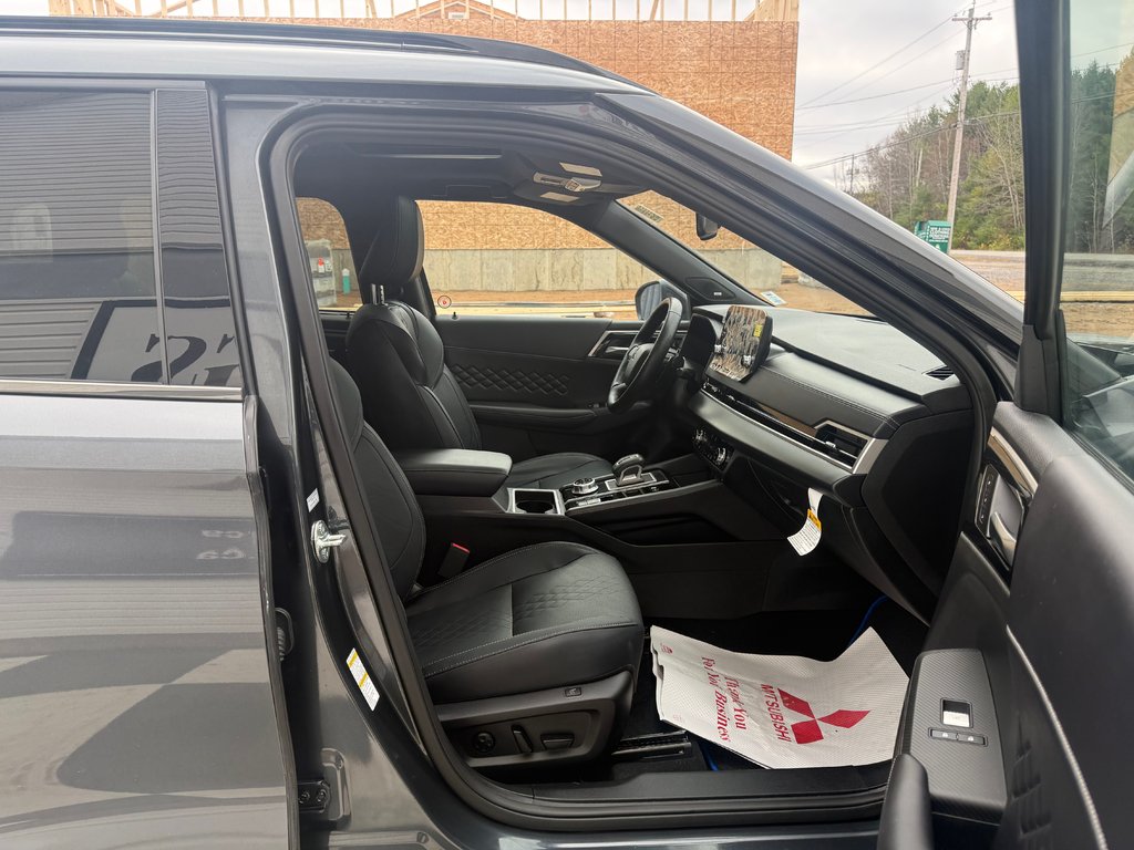 2024 Mitsubishi Outlander PHEV, NOIR Edition, keyless entry, heated seats in Kentville, Nova Scotia - 23 - w1024h768px