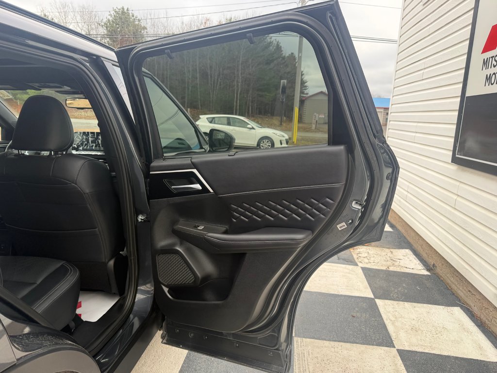 2024 Mitsubishi Outlander PHEV, NOIR Edition, keyless entry, heated seats in Kentville, Nova Scotia - 20 - w1024h768px