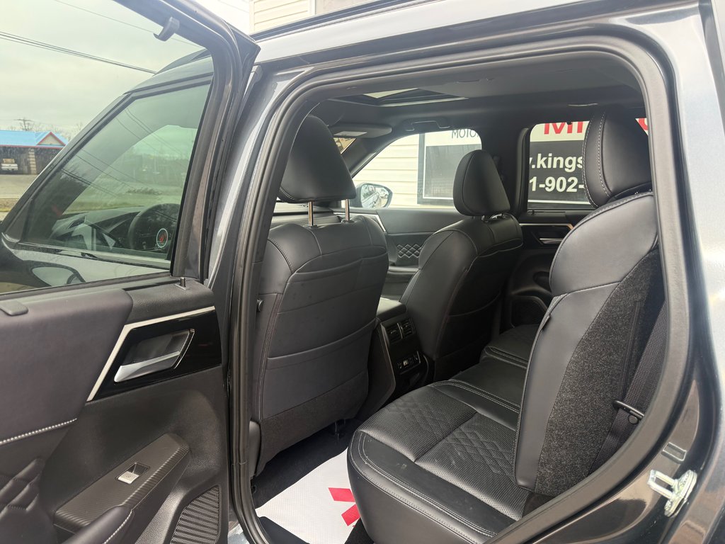 2024 Mitsubishi Outlander PHEV, NOIR Edition, keyless entry, heated seats in Kentville, Nova Scotia - 17 - w1024h768px
