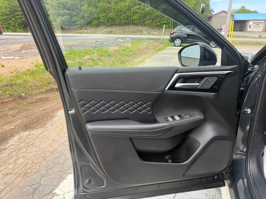 2024 Mitsubishi Outlander GT NOIR, keyless entry, backup camera, Bluetooth in COLDBROOK, Nova Scotia - 7 - w1024h768px