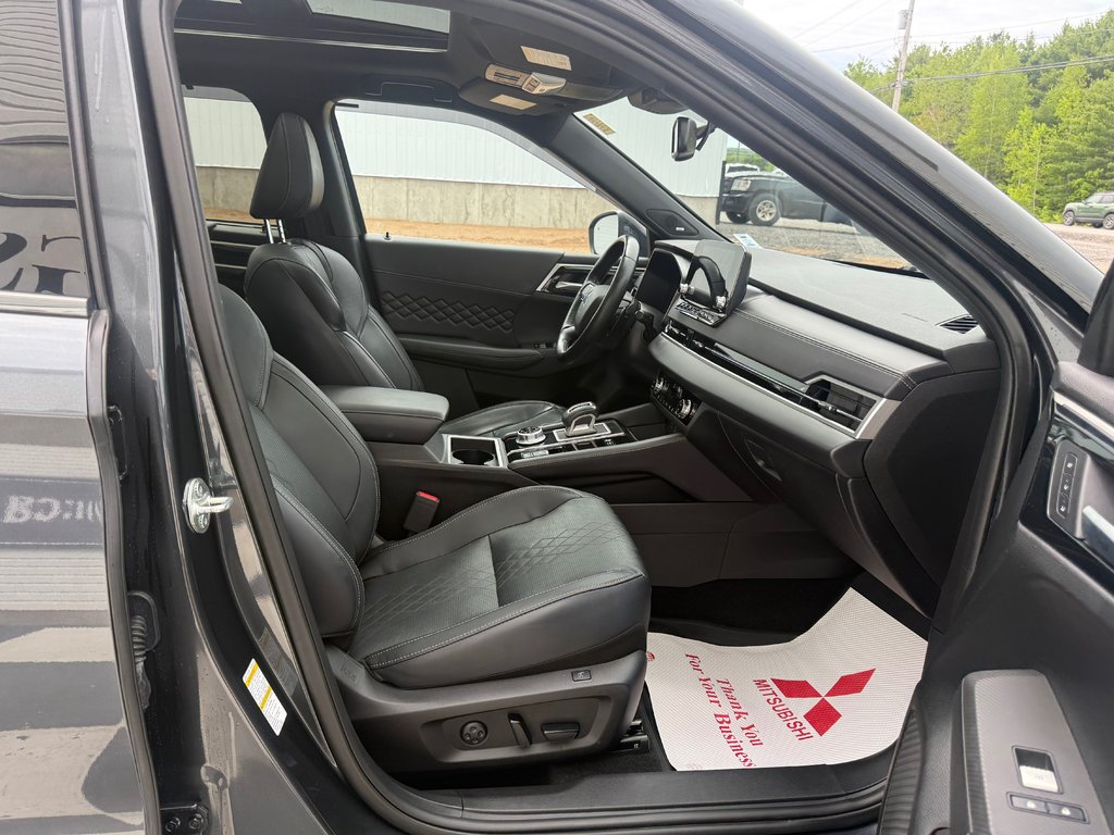 2024 Mitsubishi Outlander GT NOIR, keyless entry, backup camera, Bluetooth in COLDBROOK, Nova Scotia - 20 - w1024h768px