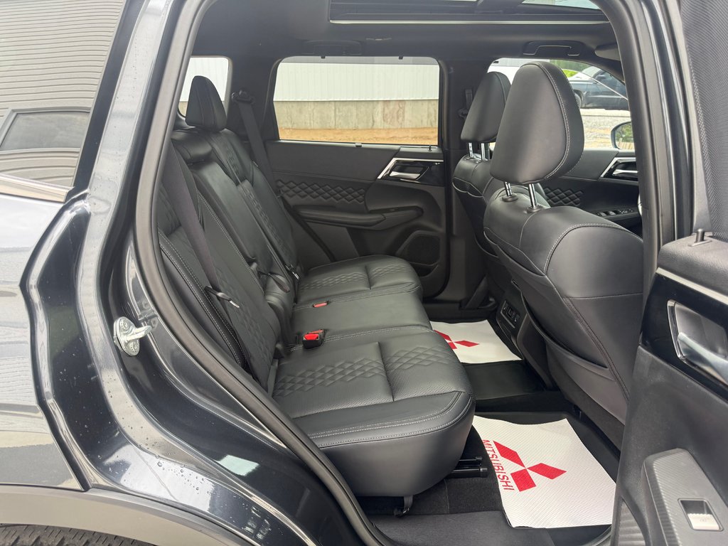 2024 Mitsubishi Outlander GT NOIR, keyless entry, backup camera, Bluetooth in COLDBROOK, Nova Scotia - 18 - w1024h768px