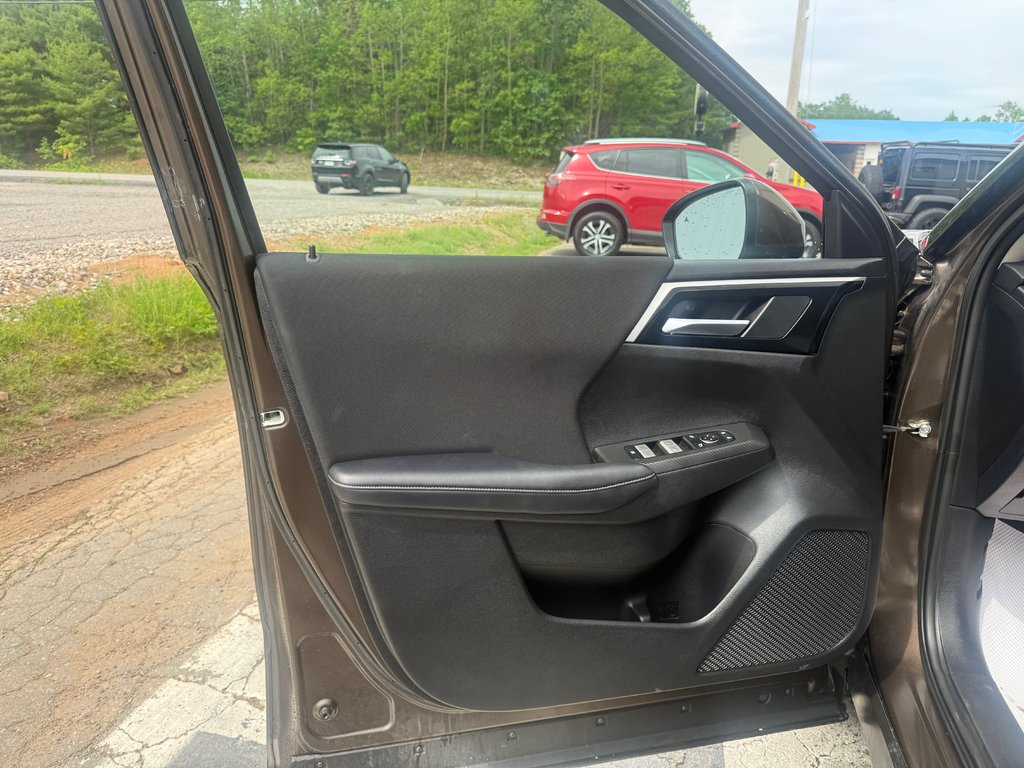 2024 Mitsubishi Outlander ES, keyless entry, backup camera, Bluetooth in COLDBROOK, Nova Scotia - 7 - w1024h768px