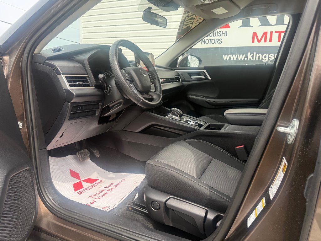 2024 Mitsubishi Outlander ES, keyless entry, backup camera, Bluetooth in COLDBROOK, Nova Scotia - 9 - w1024h768px