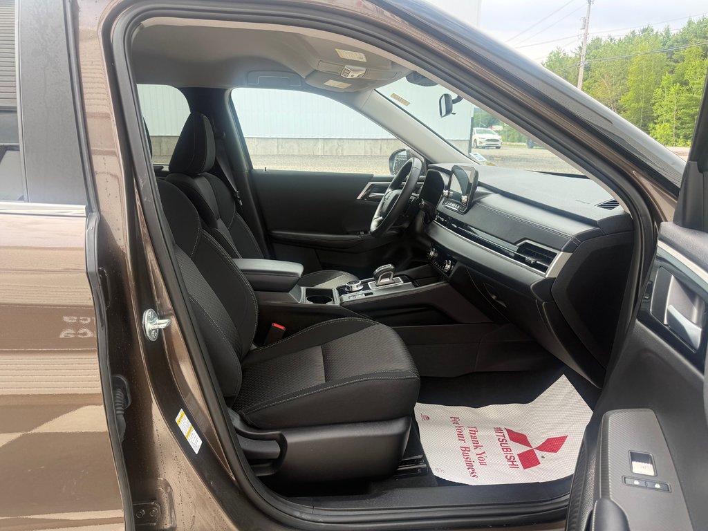 2024 Mitsubishi Outlander ES, keyless entry, backup camera, Bluetooth in COLDBROOK, Nova Scotia - 20 - w1024h768px