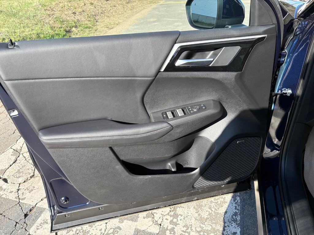 2025 Mitsubishi Outlander LE S-AWC in Kentville, Nova Scotia - 17 - w1024h768px
