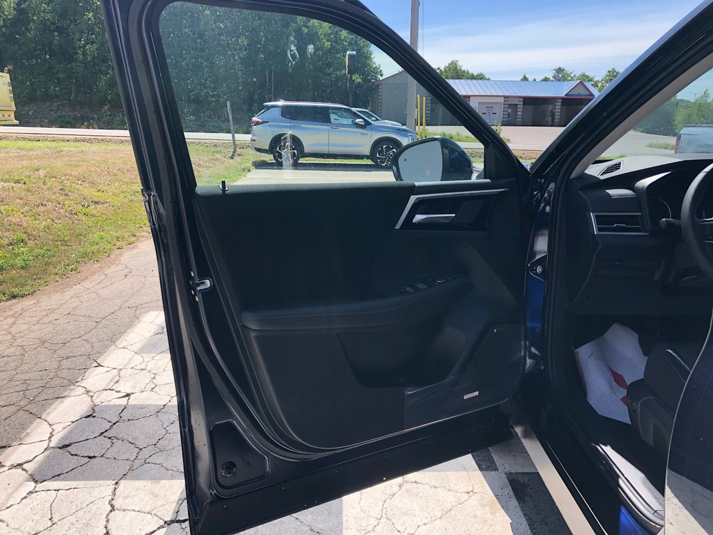 2025 Mitsubishi Outlander ES S-AWC in Kentville, Nova Scotia - 7 - w1024h768px