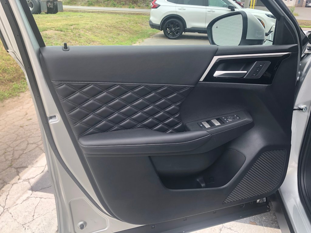 2025 Mitsubishi Outlander SEL S-AWC in Kentville, Nova Scotia - 7 - w1024h768px
