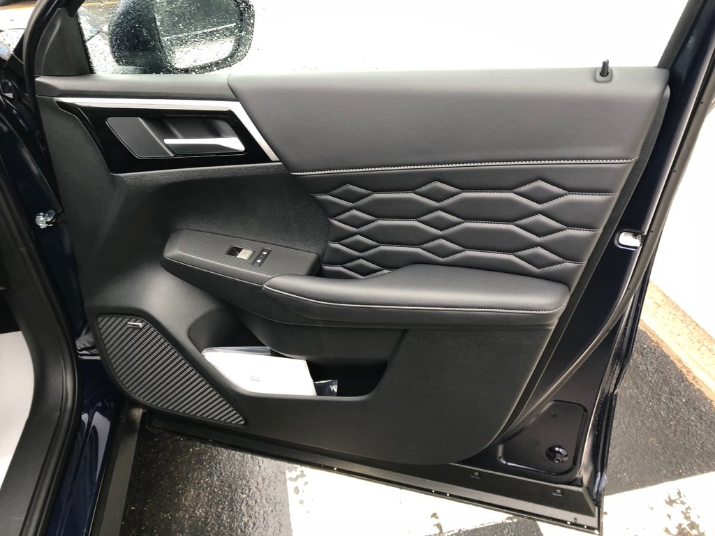 2025 Mitsubishi Outlander SEL S-AWC in Kentville, Nova Scotia - 26 - w1024h768px