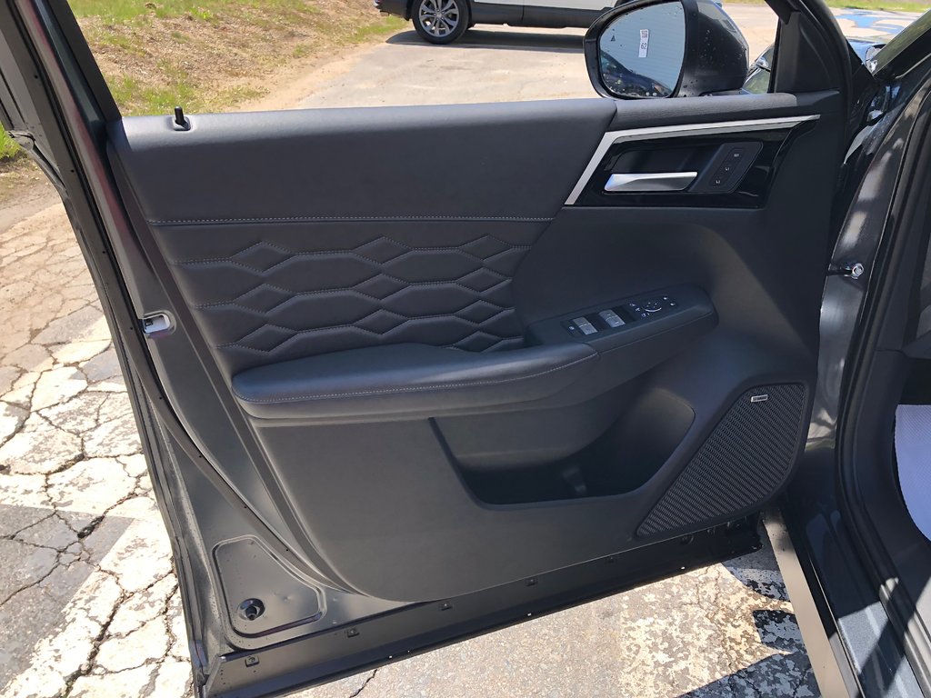 2025 Mitsubishi Outlander SEL S-AWC in Kentville, Nova Scotia - 19 - w1024h768px