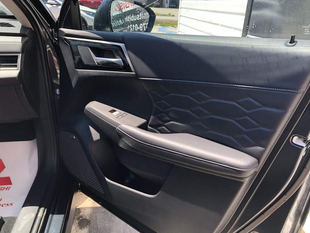 2025 Mitsubishi Outlander SEL S-AWC in Kentville, Nova Scotia - 24 - w1024h768px