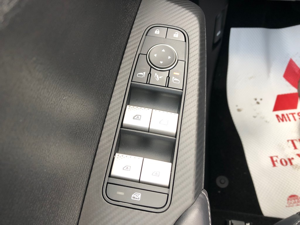 2025 Mitsubishi Outlander GT S-AWC TWO TONE ROOF in Kentville, Nova Scotia - 7 - w1024h768px