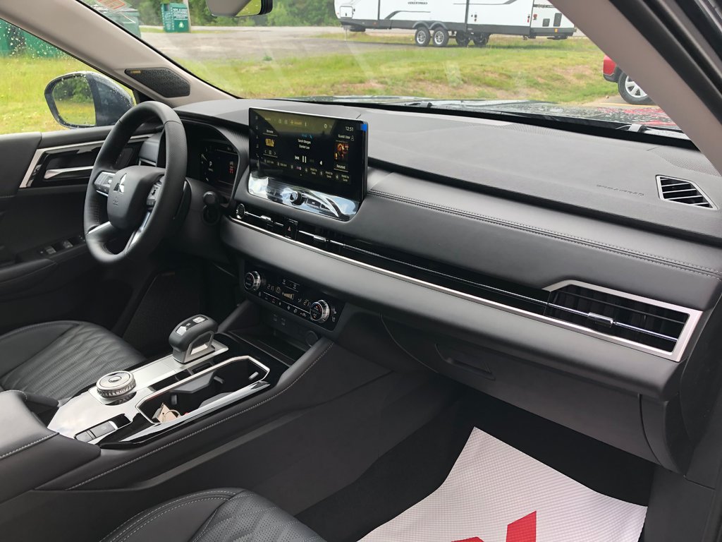2025 Mitsubishi Outlander GT S-AWC TWO TONE ROOF in Kentville, Nova Scotia - 29 - w1024h768px