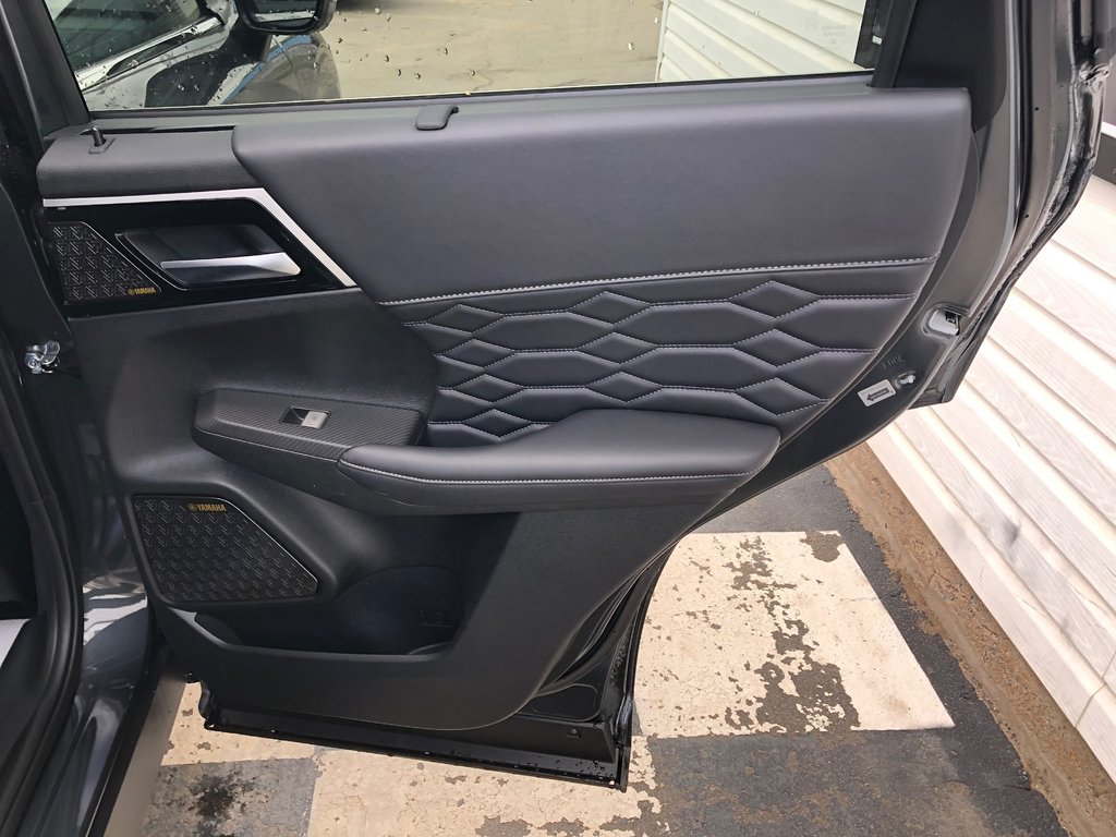 2025 Mitsubishi Outlander GT S-AWC TWO TONE ROOF in Kentville, Nova Scotia - 27 - w1024h768px