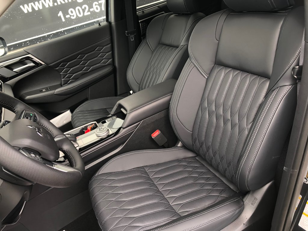 2025 Mitsubishi Outlander GT S-AWC TWO TONE ROOF in Kentville, Nova Scotia - 19 - w1024h768px
