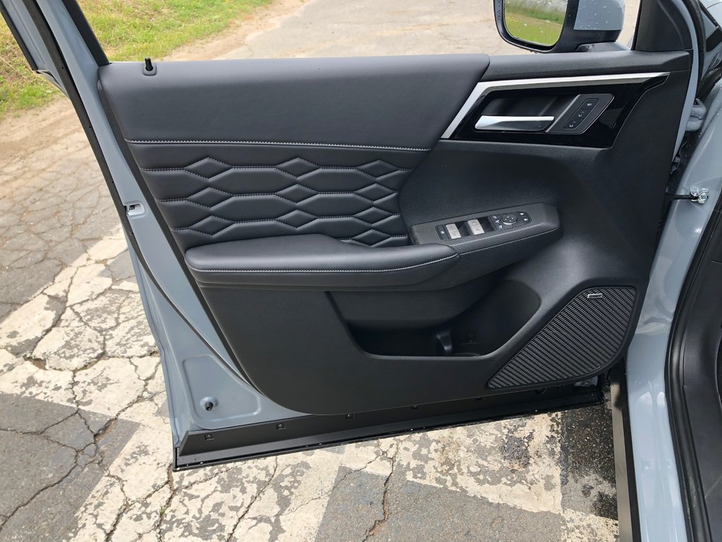 2025 Mitsubishi Outlander SEL S-AWC in Kentville, Nova Scotia - 14 - w1024h768px