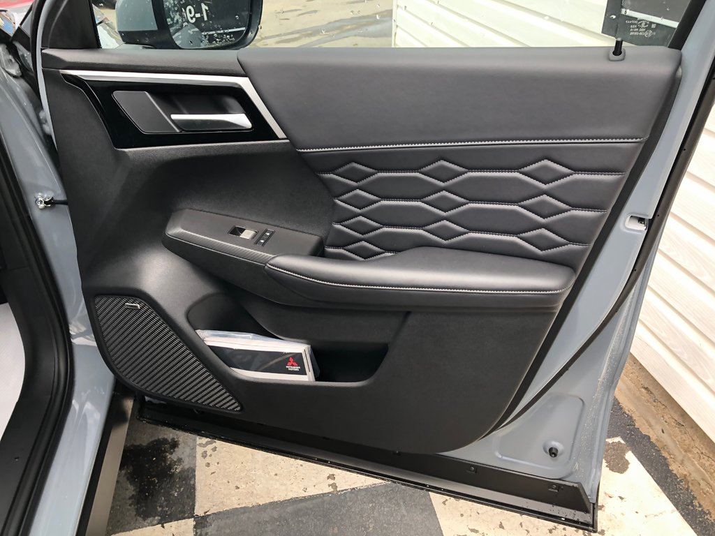 2025 Mitsubishi Outlander SEL S-AWC in Kentville, Nova Scotia - 23 - w1024h768px