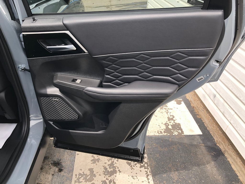 2025 Mitsubishi Outlander SEL S-AWC in Kentville, Nova Scotia - 22 - w1024h768px