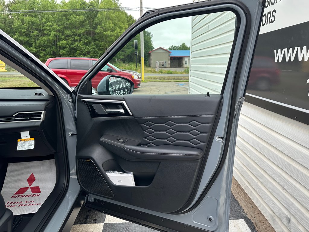 2025 Mitsubishi Outlander GT S-AWC in Kentville, Nova Scotia - 26 - w1024h768px
