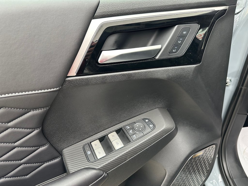2025 Mitsubishi Outlander GT S-AWC in Kentville, Nova Scotia - 8 - w1024h768px