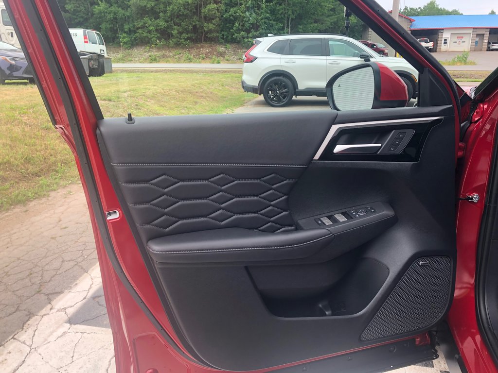 2025 Mitsubishi Outlander SEL S-AWC in Kentville, Nova Scotia - 7 - w1024h768px