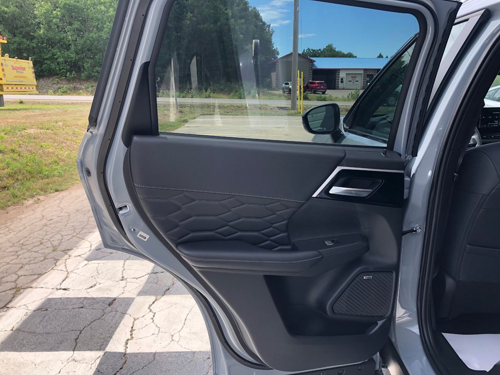 2025 Mitsubishi Outlander SEL S-AWC in Kentville, Nova Scotia - 18 - w1024h768px