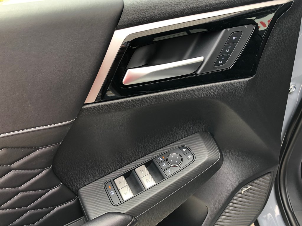 2025 Mitsubishi Outlander SEL S-AWC in Kentville, Nova Scotia - 8 - w1024h768px