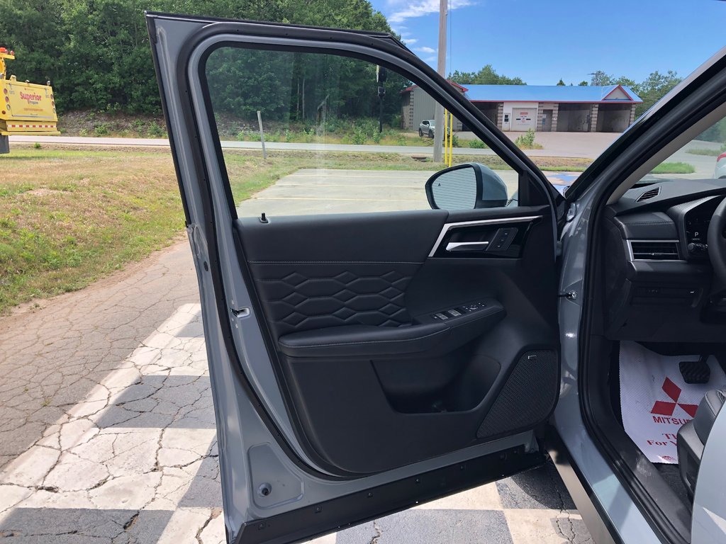 2025 Mitsubishi Outlander SEL S-AWC in Kentville, Nova Scotia - 7 - w1024h768px